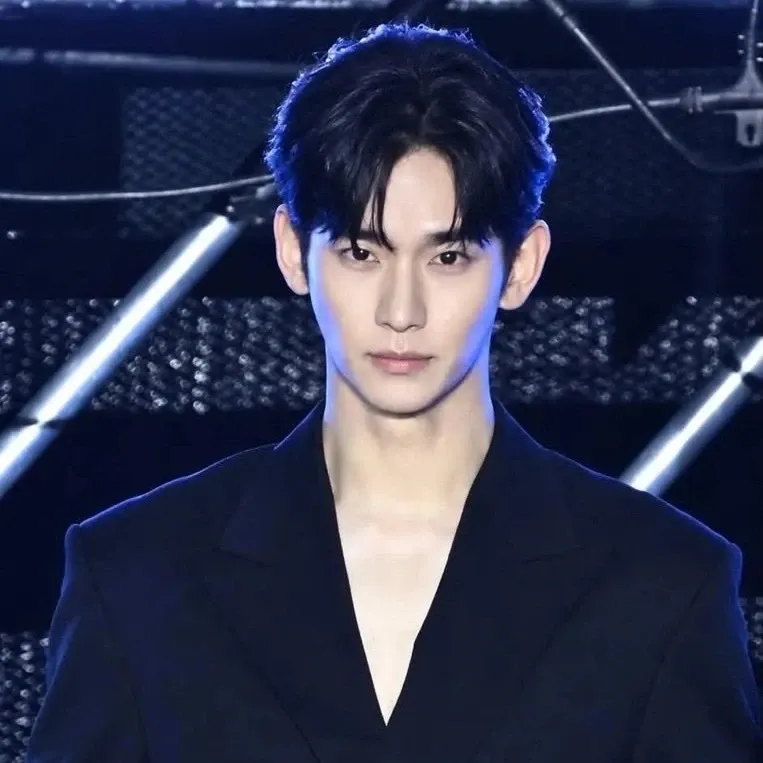 Behind-the-scenes cut of Kim Soohyun