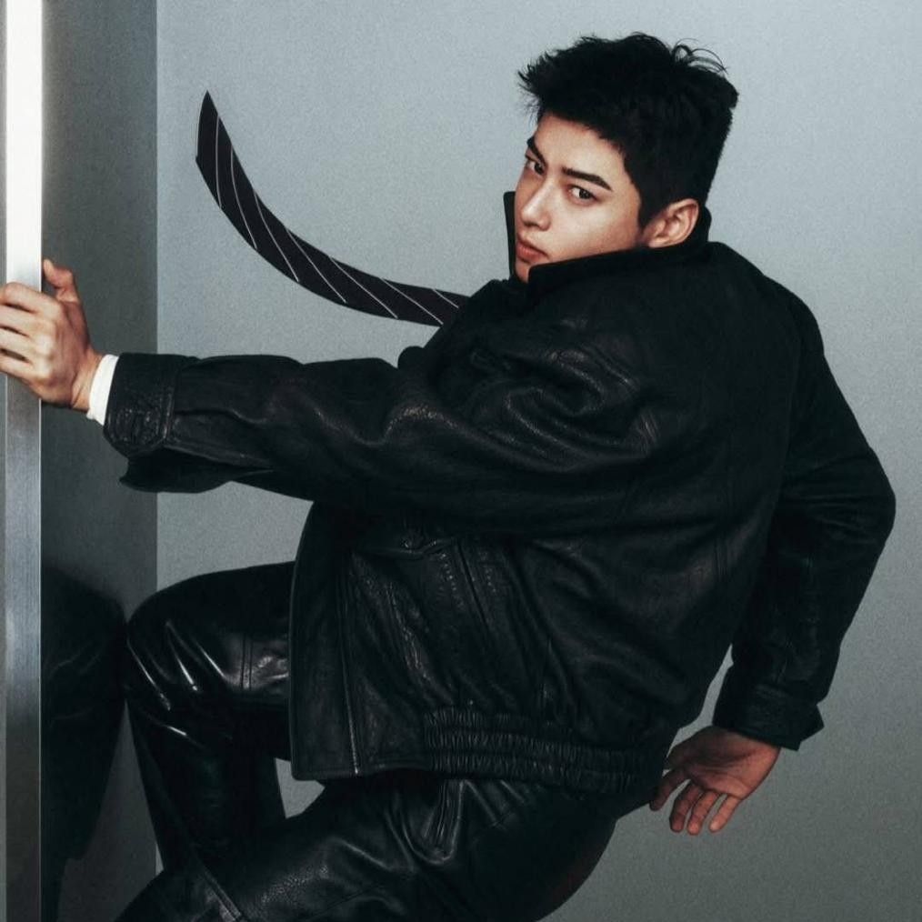 A moment captured by a fan of Cha Eunwoo