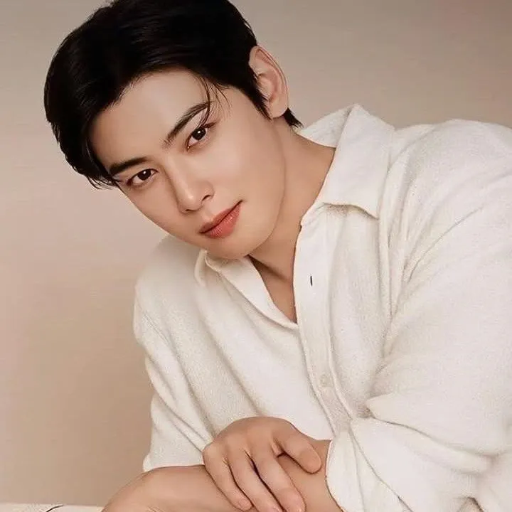 Behind-the-scenes cut of Cha Eunwoo