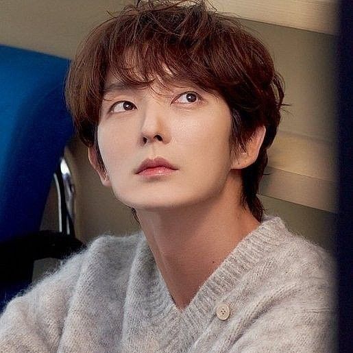 Behind-the-scenes cut of Lee Joongi