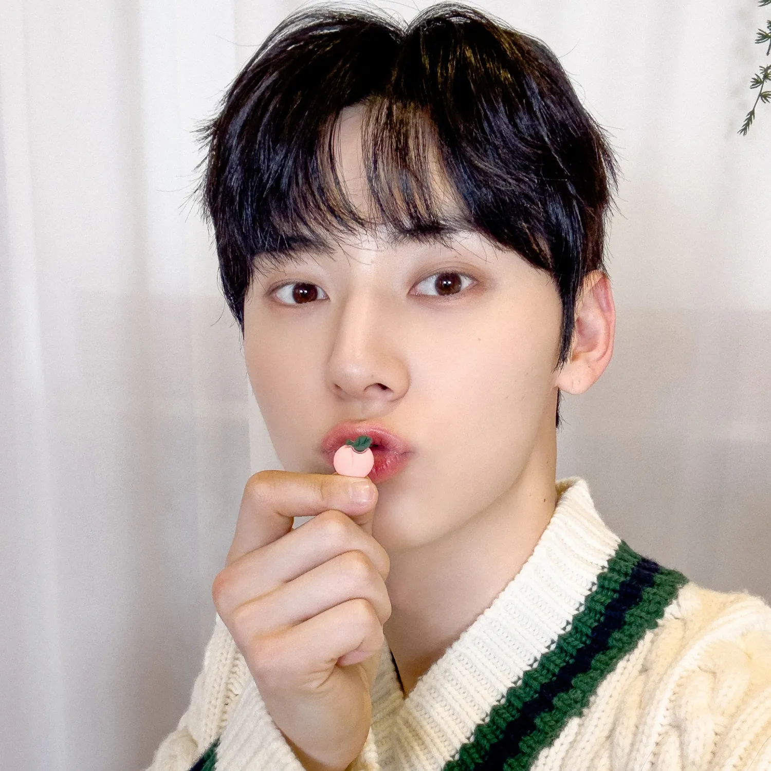 Behind-the-scenes cut of Hwang Minhyun