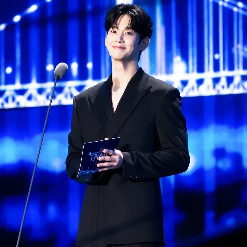Behind-the-scenes cut of Kim Soohyun