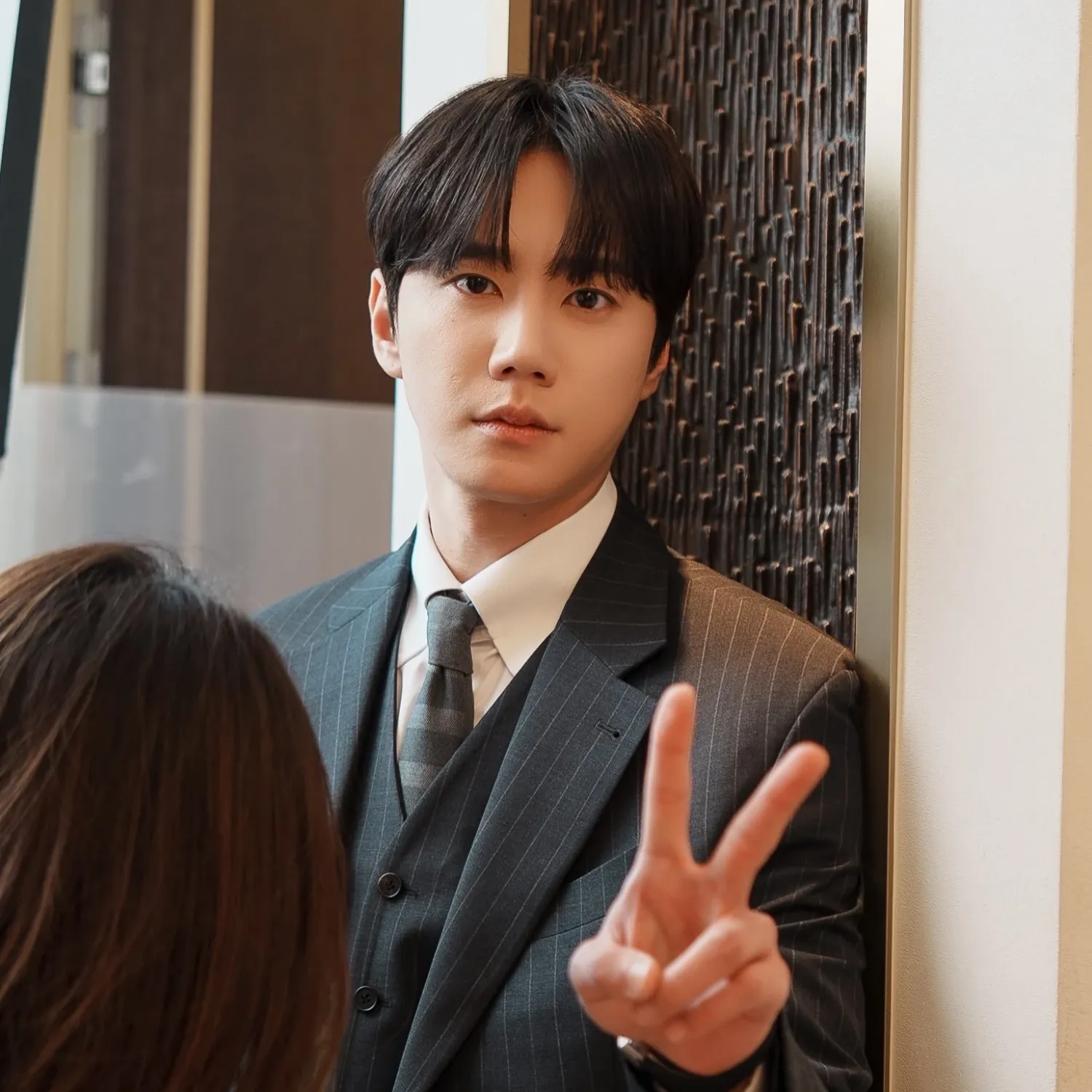 Behind-the-scenes cut of Lee Junyoung