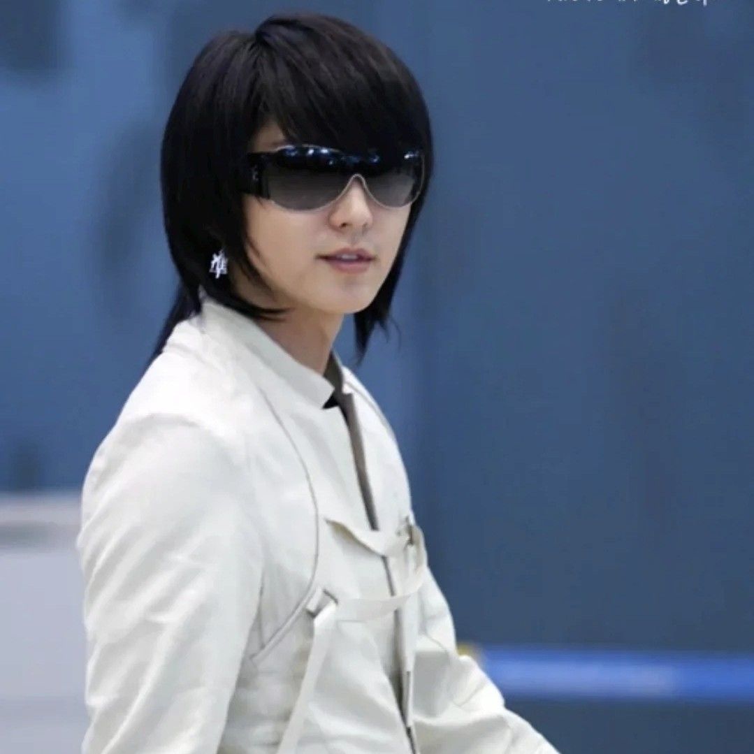 Behind-the-scenes cut of Lee Joongi