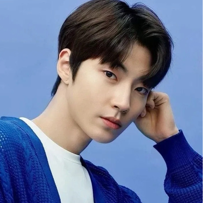 황인엽 최근 활동샷