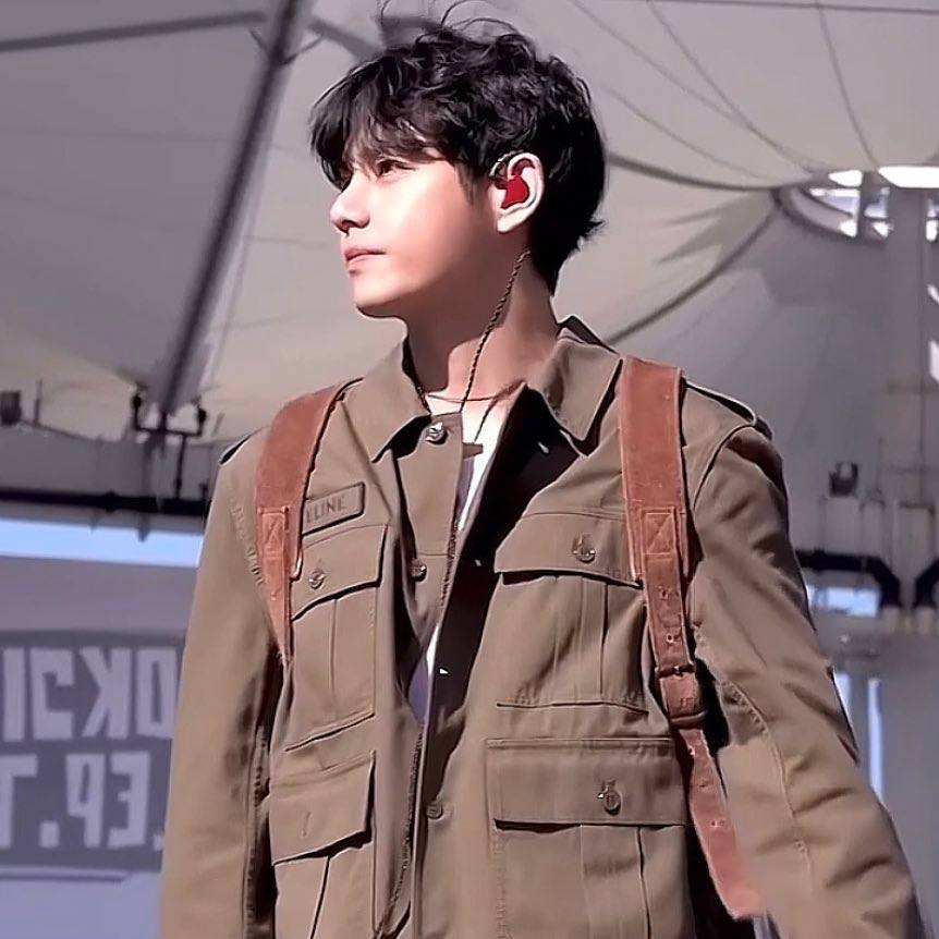 Latest photo of Kim Taehyung (V)
