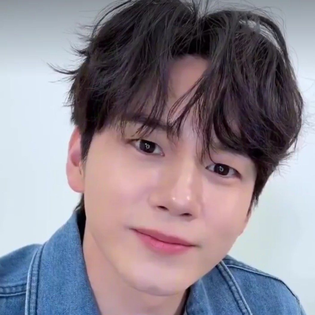 A moment captured by a fan of Ong Seongwu