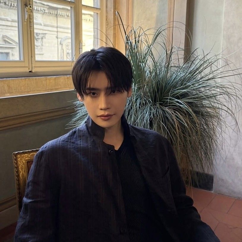 A moment captured by a fan of Lee Jongsuk