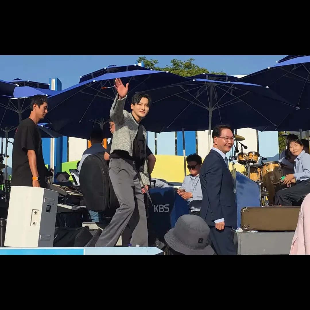 Behind-the-scenes cut of Seong Ri