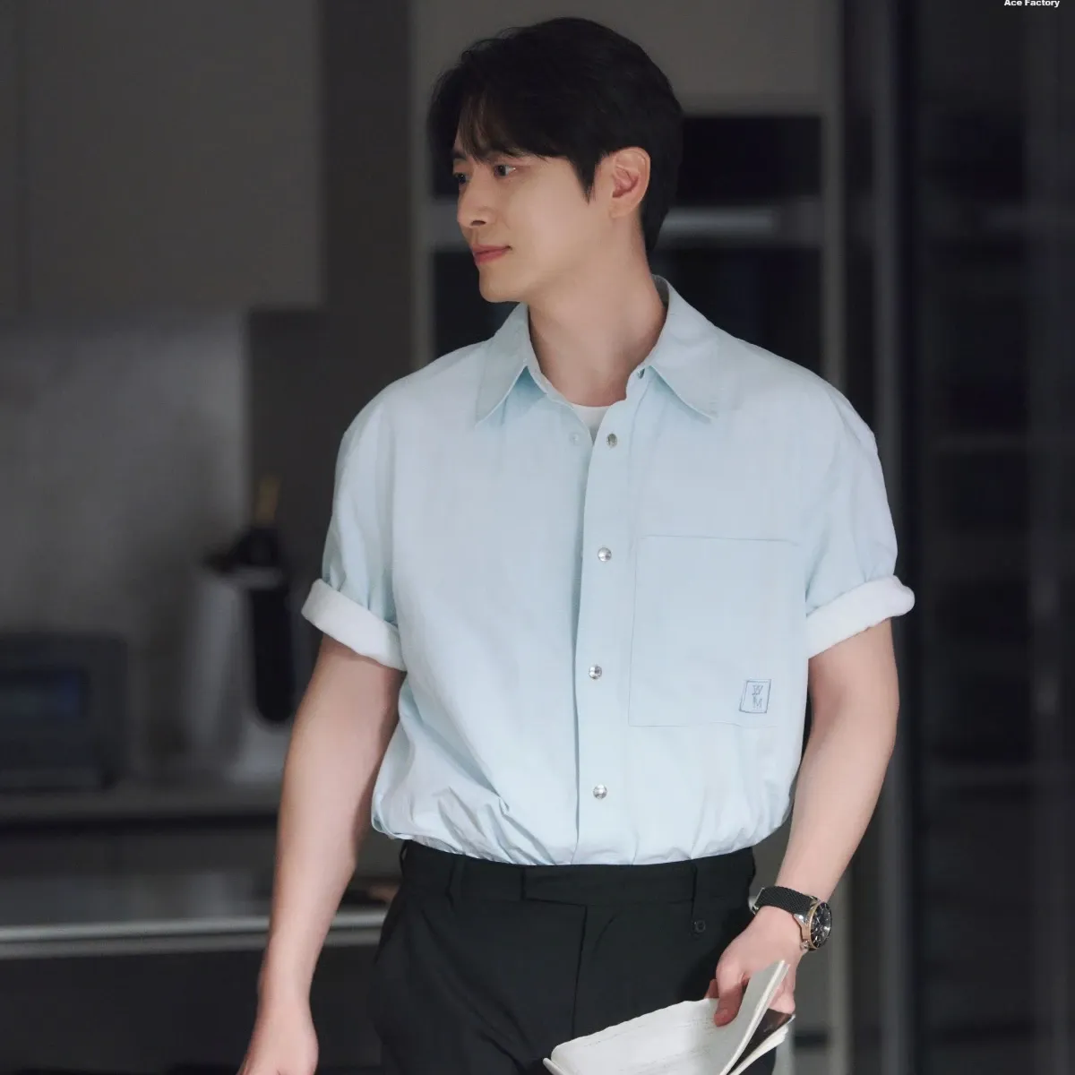 A moment captured by a fan of Lee Joonhyuk