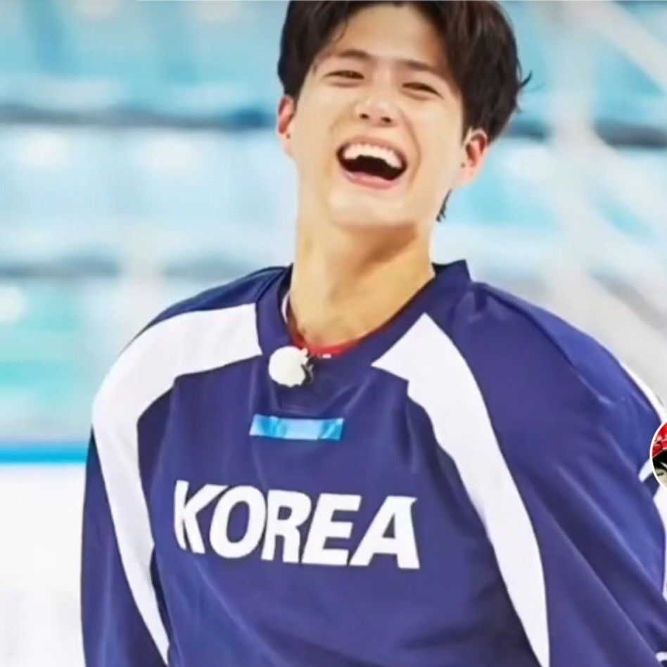 A moment captured by a fan of Park Bogum