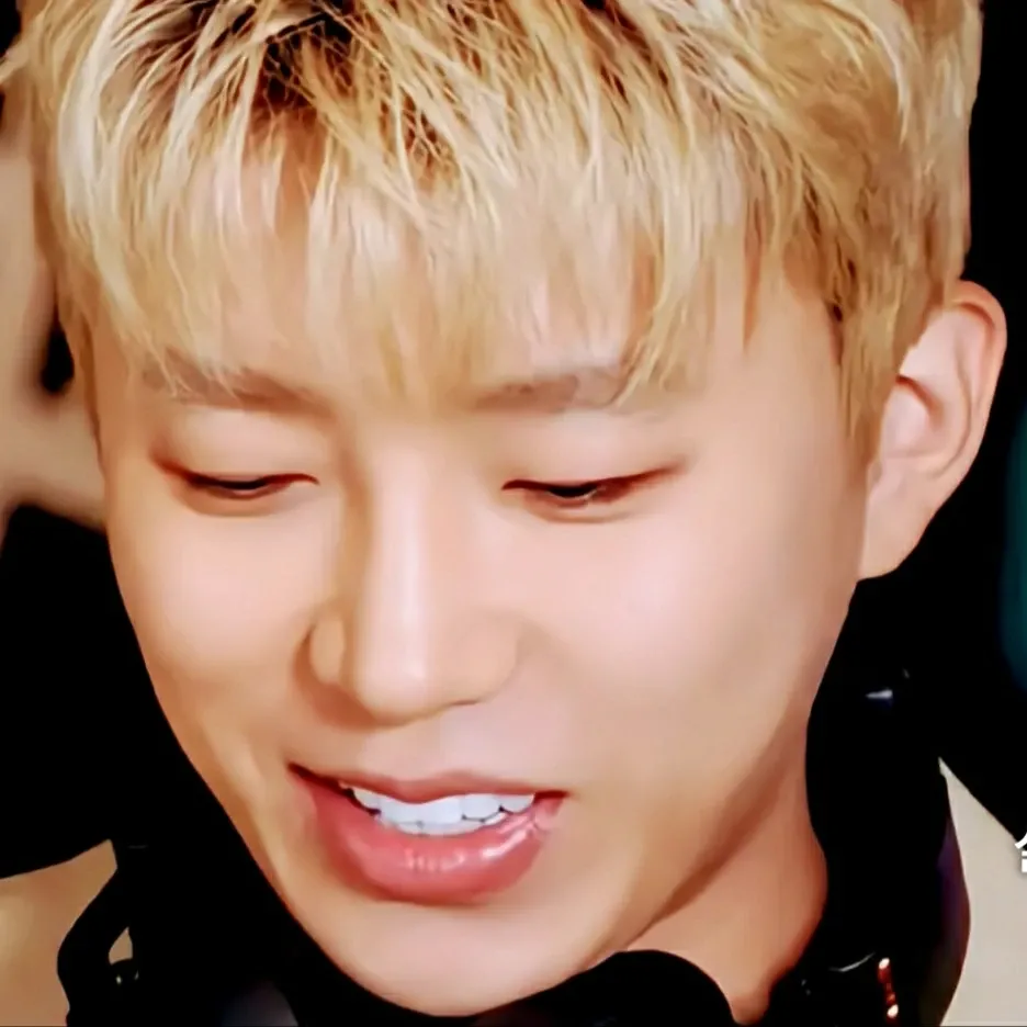 Behind-the-scenes cut of Lim Youngwoong