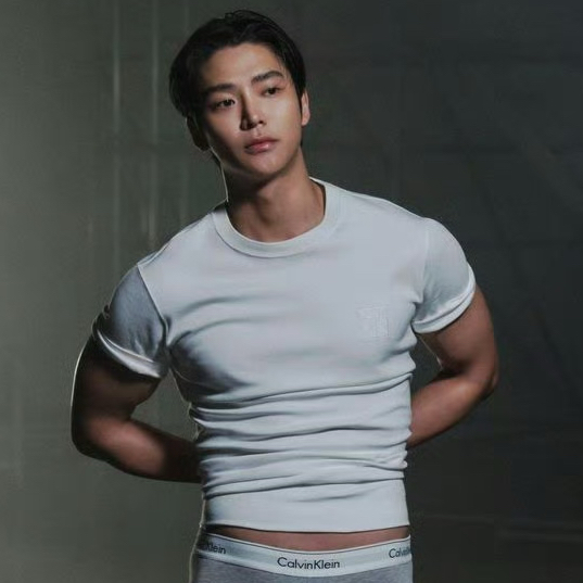 로운의 비하인드 컷
