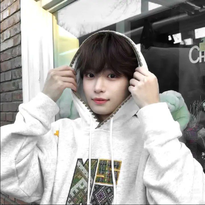 Behind-the-scenes cut of Zi Yu