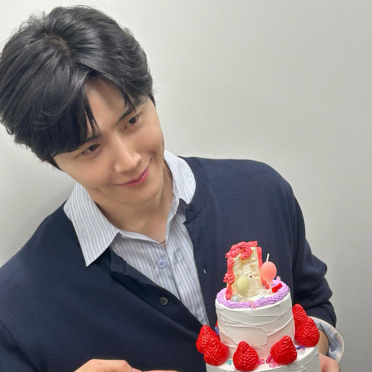 Behind-the-scenes cut of Kim Seonho