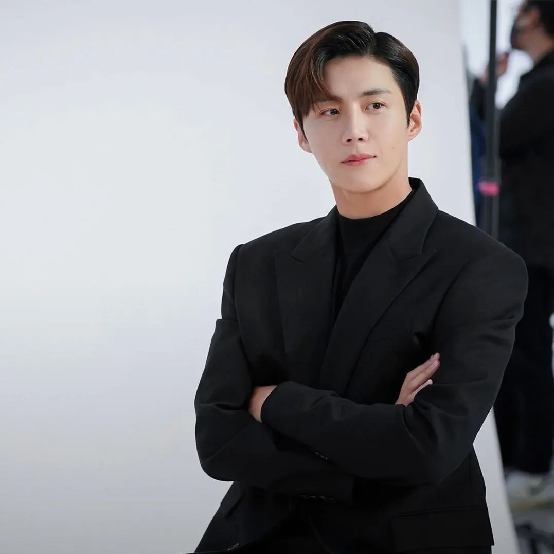 Behind-the-scenes cut of Kim Seonho