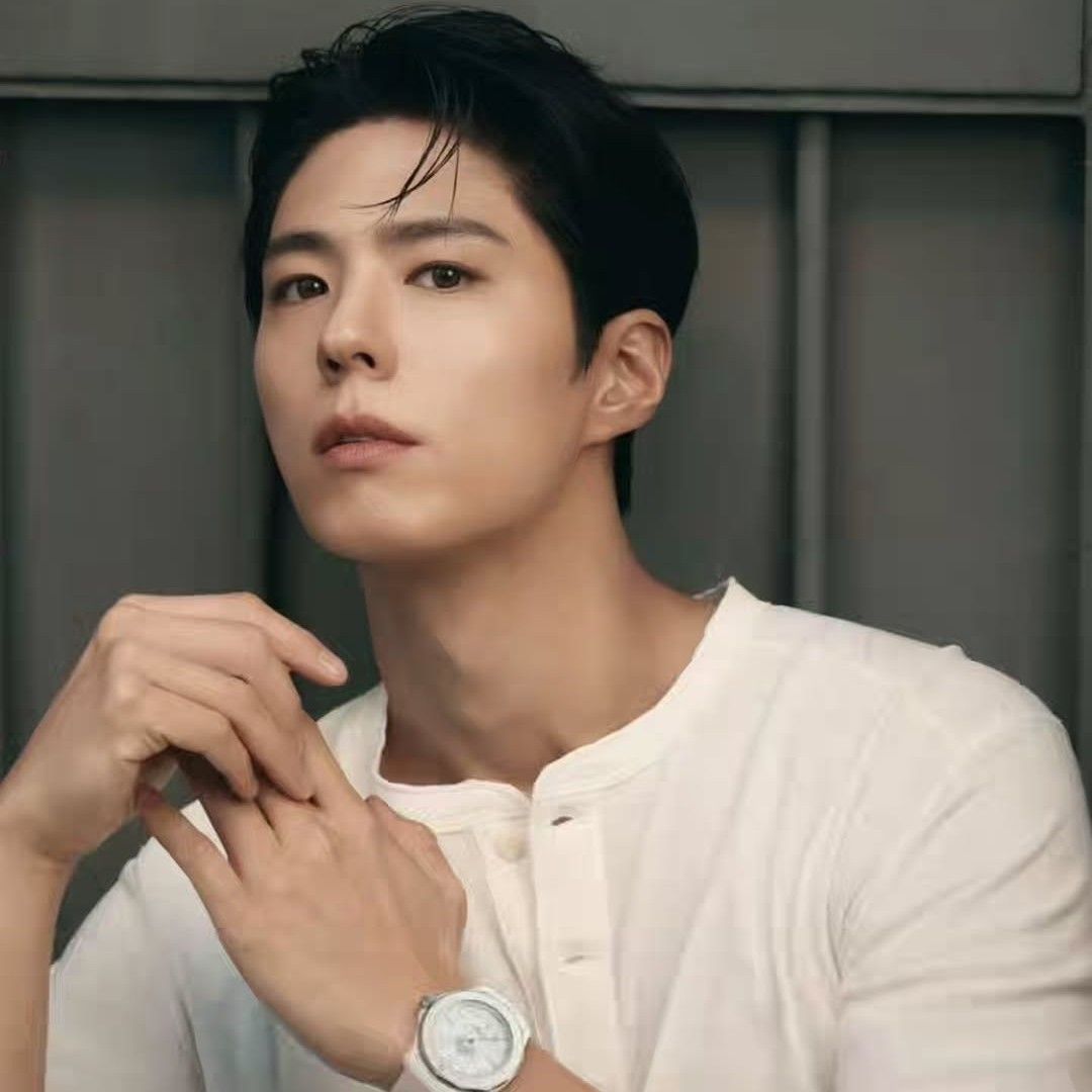 Recent activity shot of Park Bogum