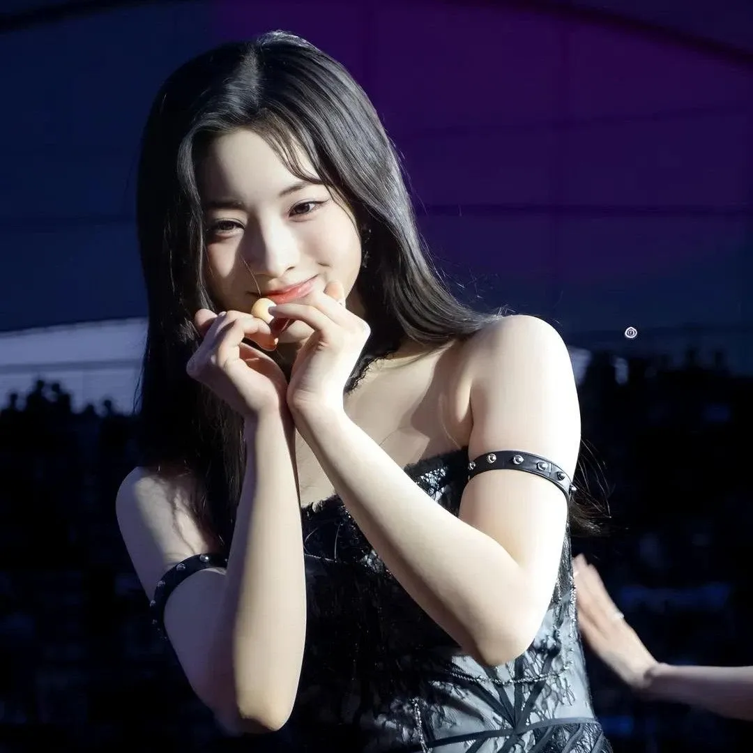 Behind-the-scenes cut of Dahyun