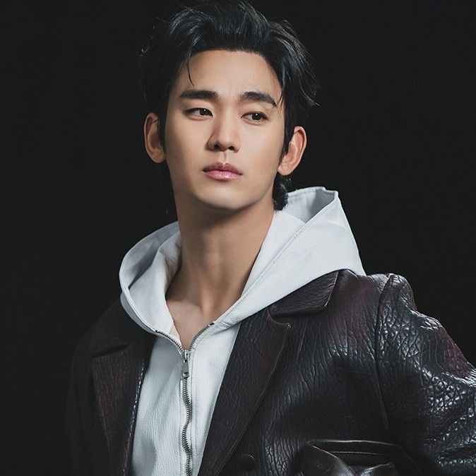 粉丝拍下的金秀贤瞬间