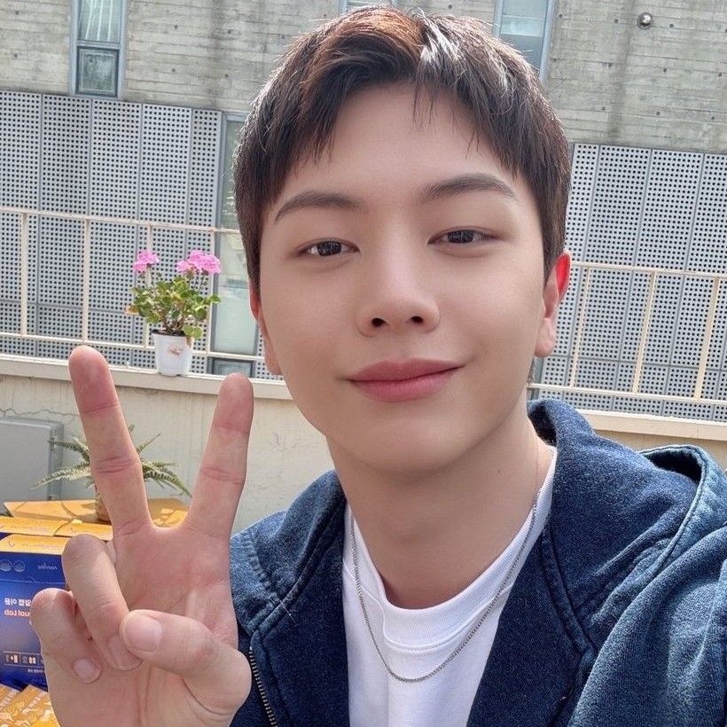 Behind-the-scenes cut of Yook Sungjae