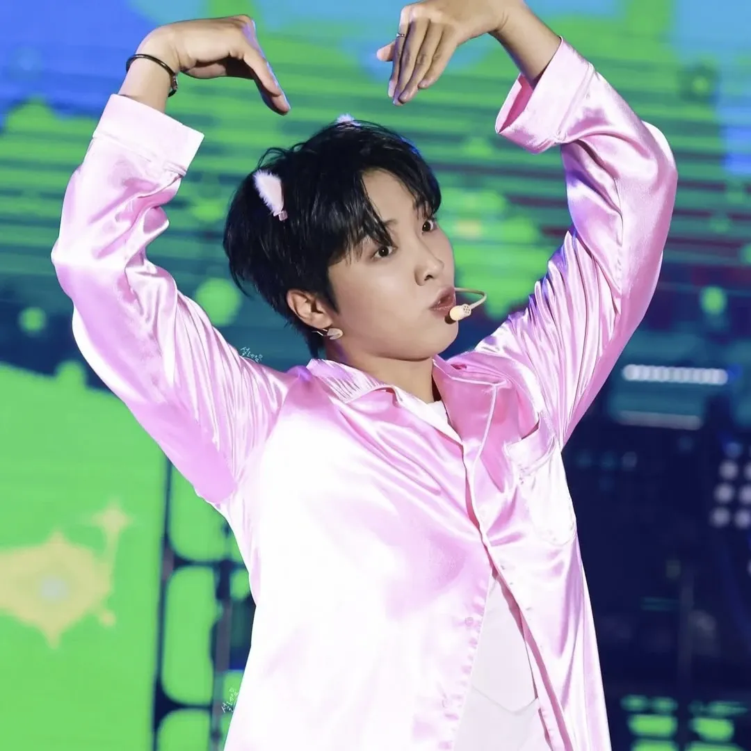 A moment captured by a fan of Hwang Yunsung