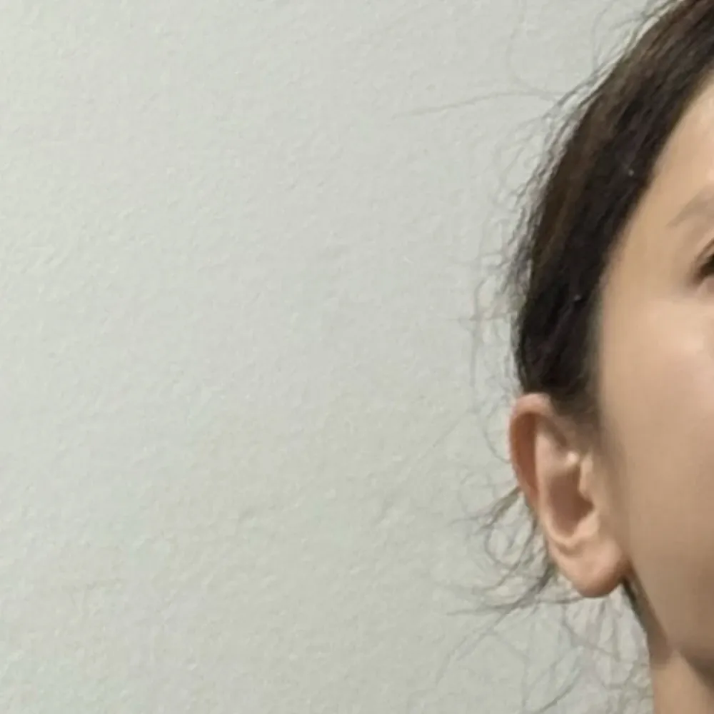Behind-the-scenes cut of Bona