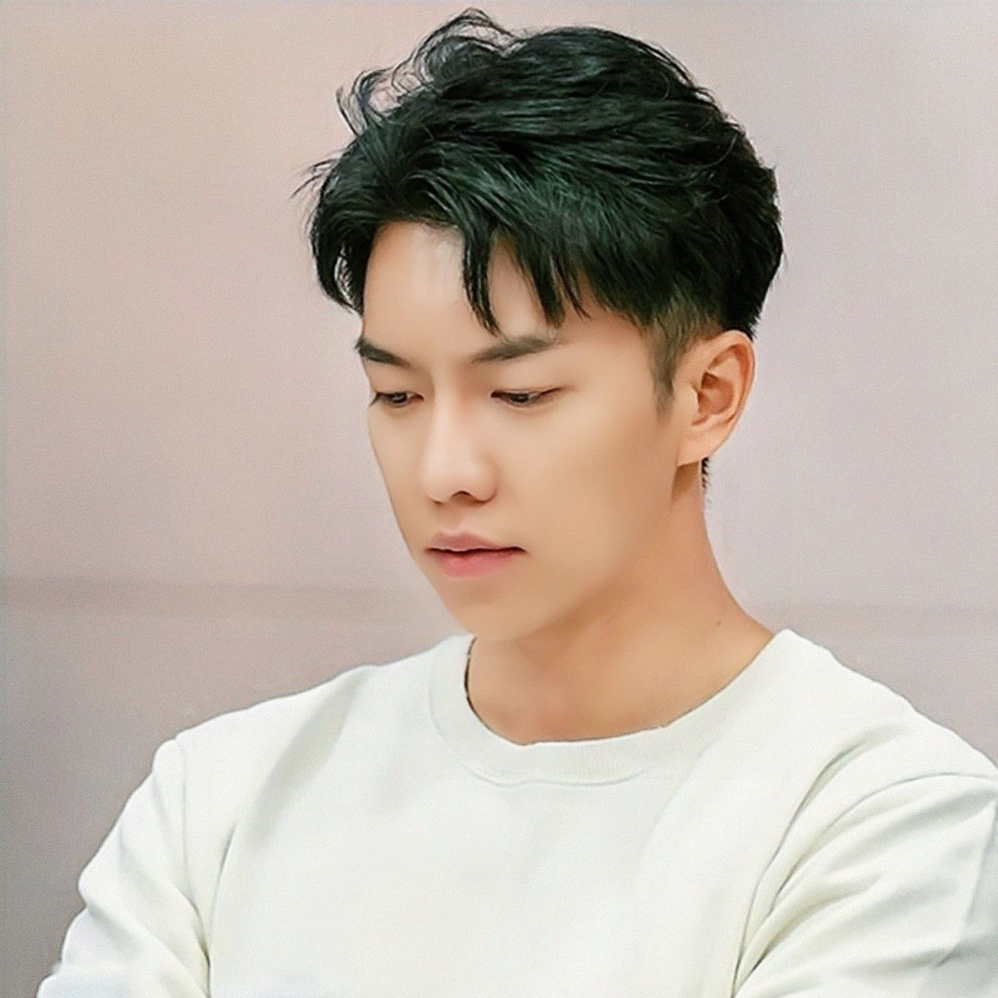 Recent activity shot of Lee Seunggi