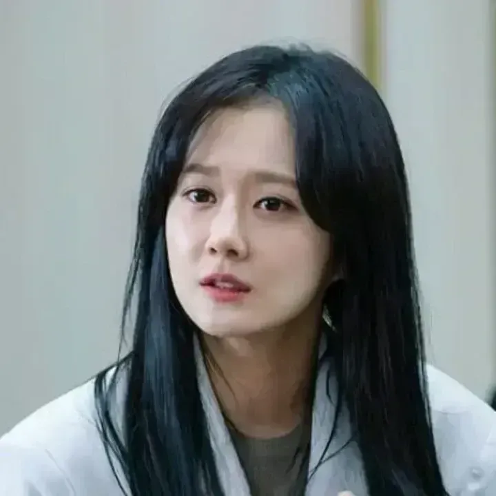 Recent activity shot of Jang Nara