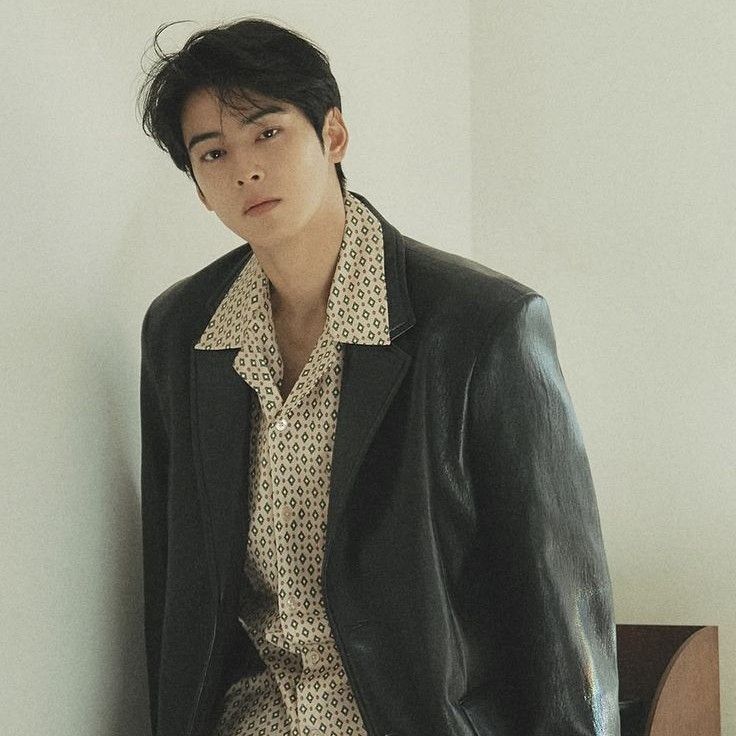 Behind-the-scenes cut of Cha Eunwoo