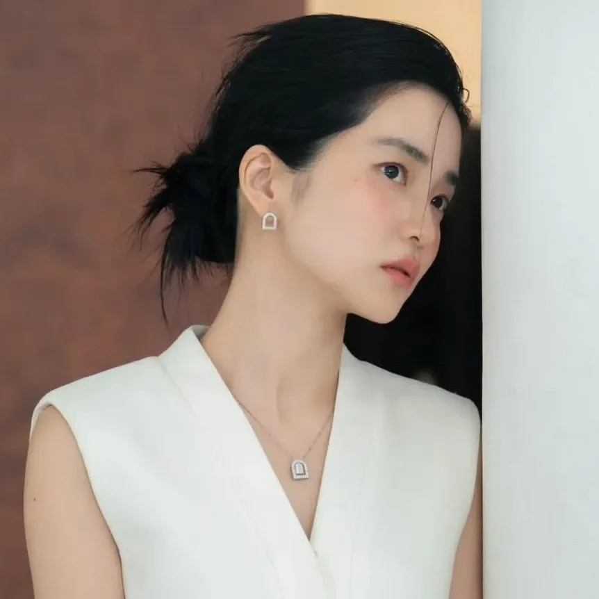 Behind-the-scenes cut of Kim Taeri