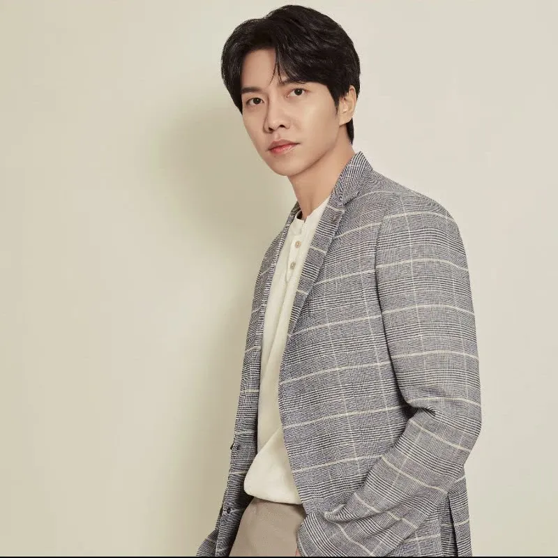 Foto terbaru dari Lee Seunggi
