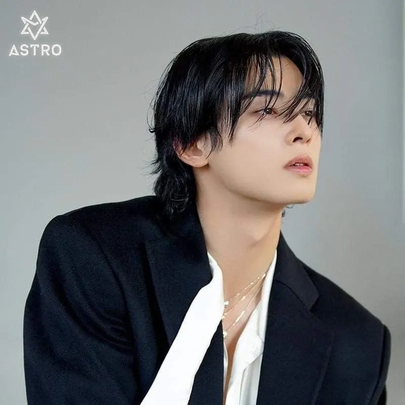 Recent activity shot of Cha Eunwoo
