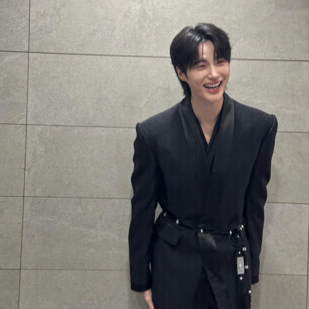 Behind-the-scenes cut of Byeon Wooseok