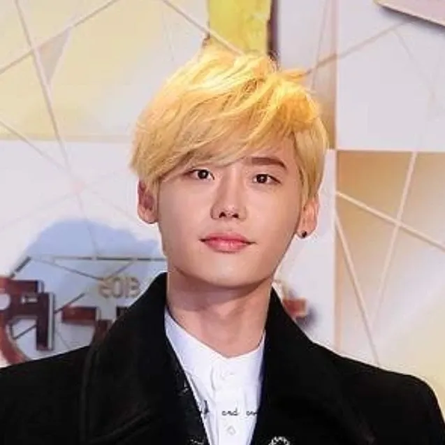 Foto kegiatan terbaru dari Lee Jongsuk