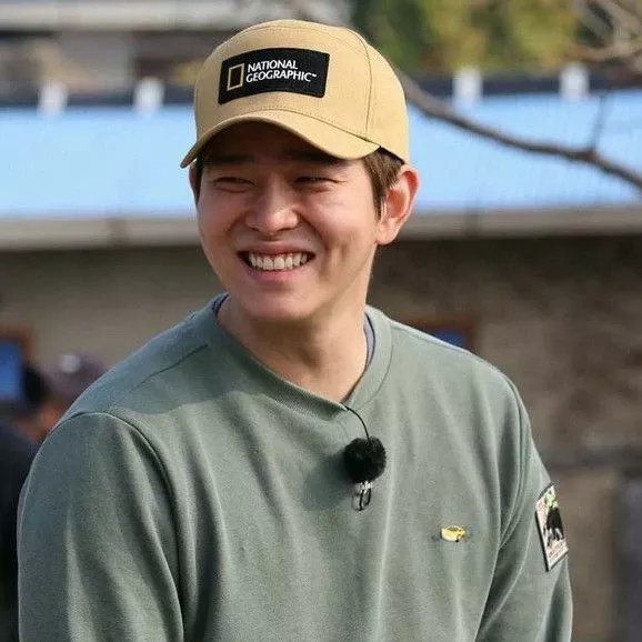 A moment captured by a fan of Yoon Kyunsang