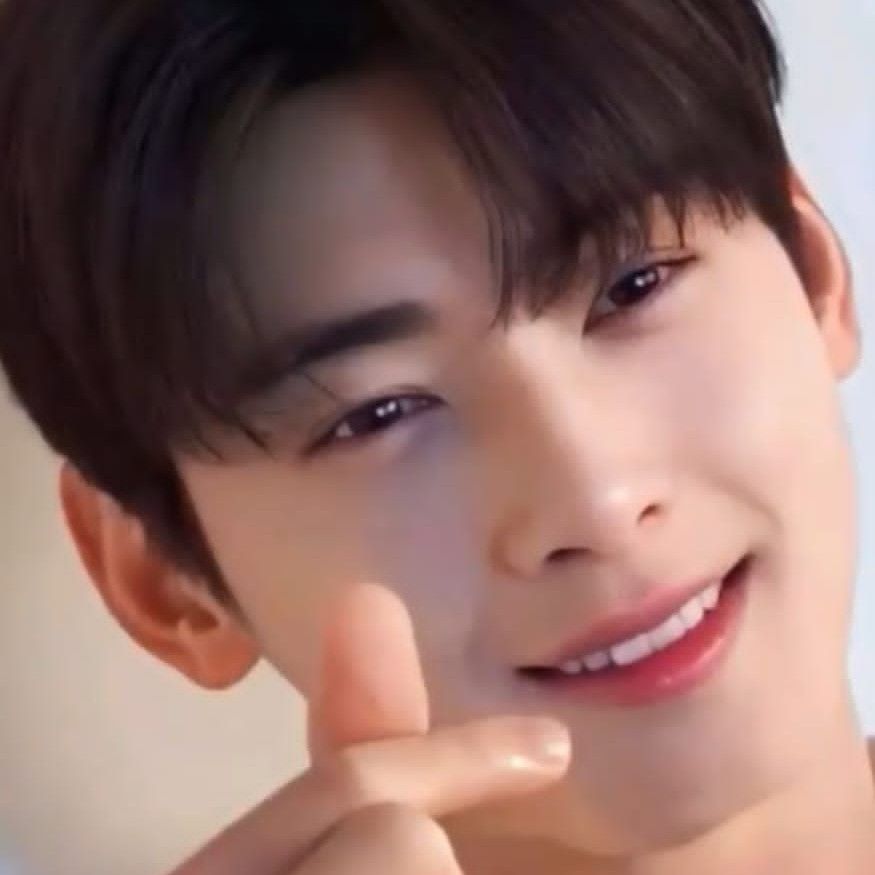 Recent activity shot of Cha Eunwoo