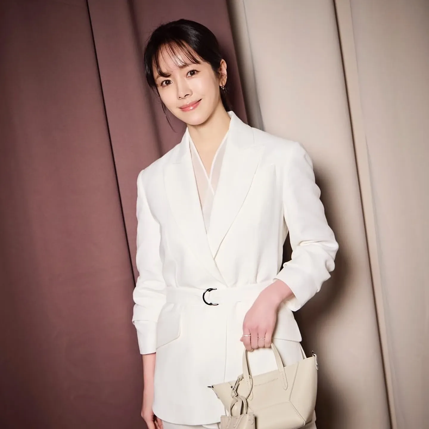 Behind-the-scenes cut of Han Jimin