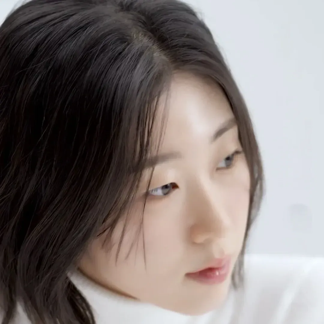 Behind-the-scenes cut of Han Yeji