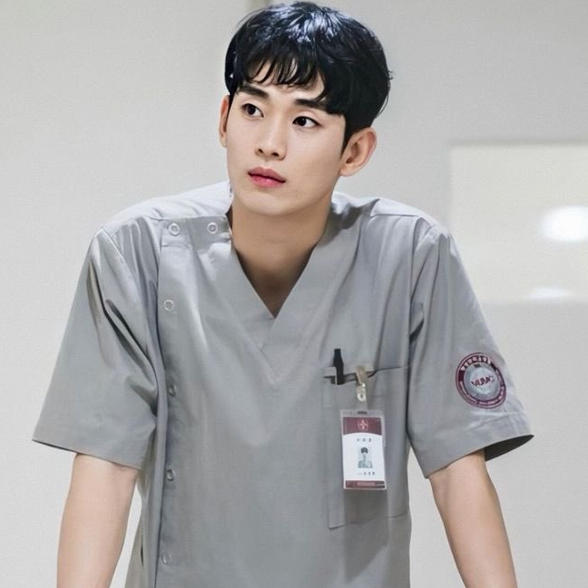 粉丝拍下的金秀贤瞬间