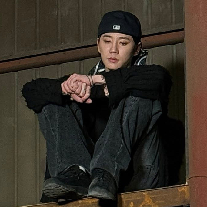 Behind-the-scenes cut of Lee Junyoung