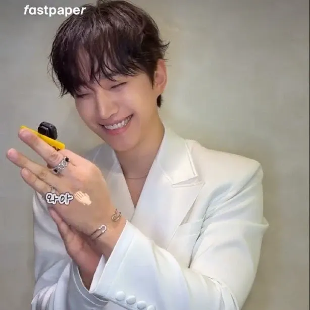 Cuplikan di balik layar dari Lee Junho