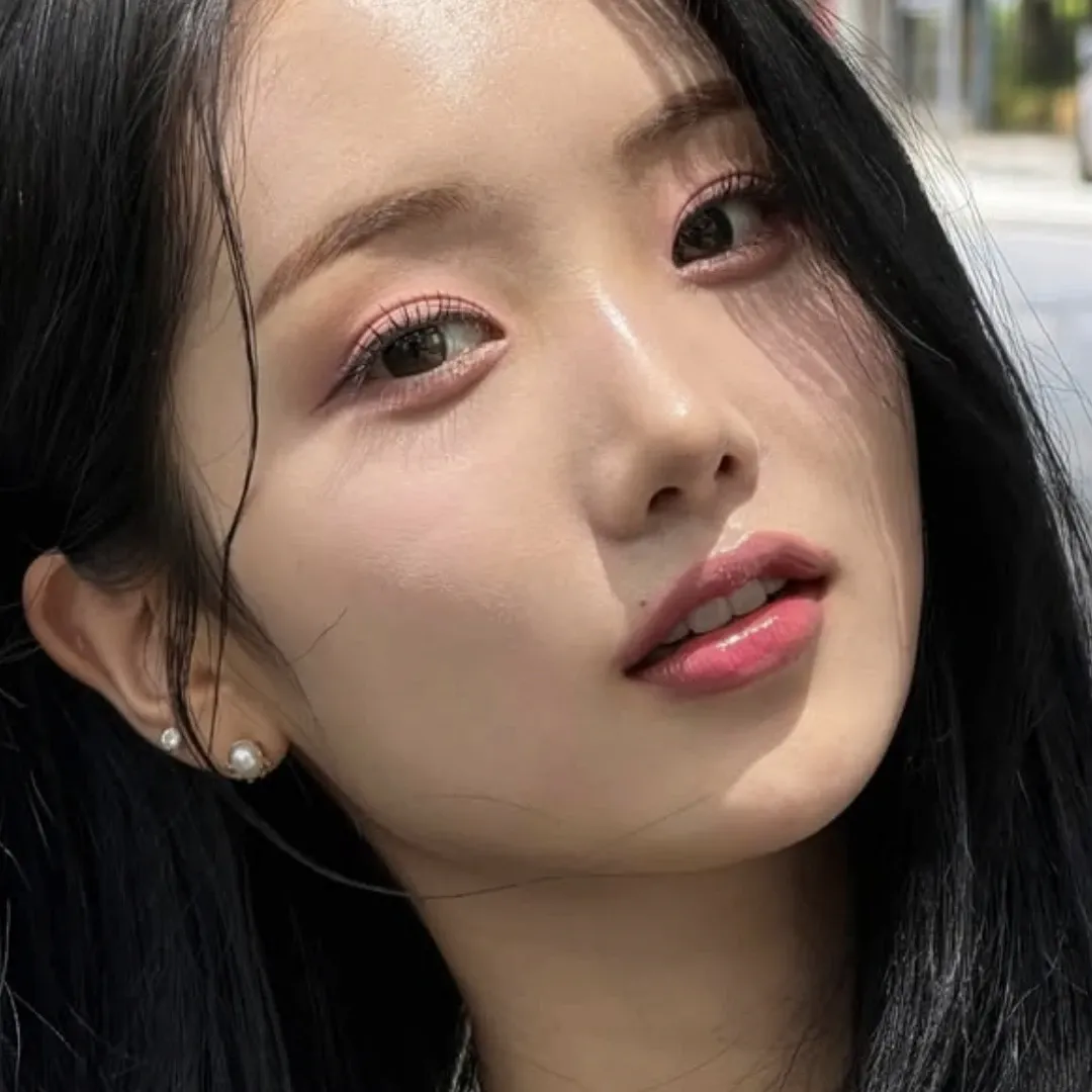 Behind-the-scenes cut of Kim Soyeon (2004)