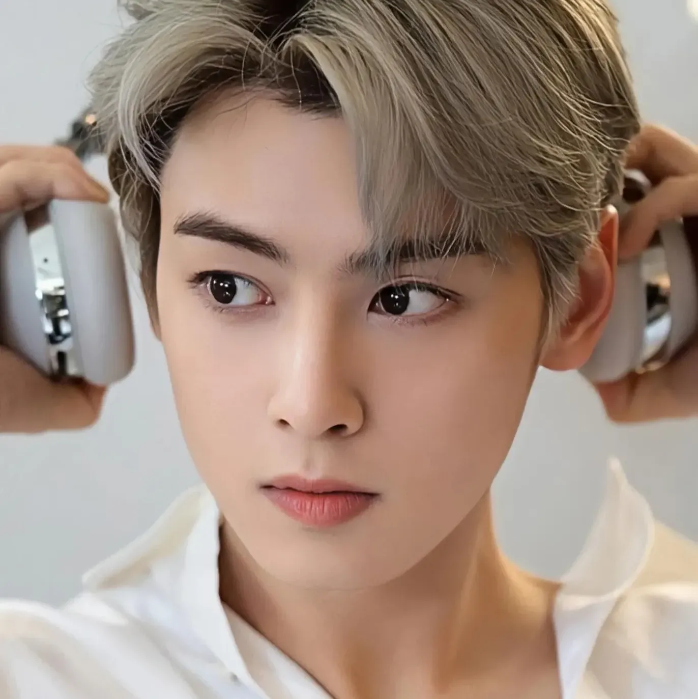 Recent activity shot of Cha Eunwoo
