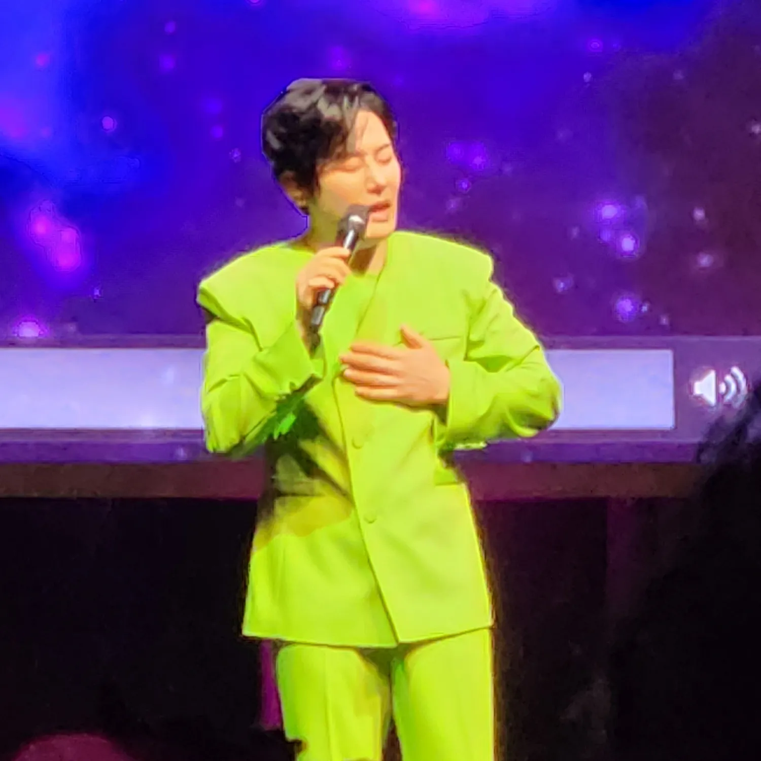 A moment captured by a fan of Kang Moonkyung