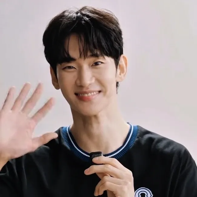 Behind-the-scenes cut of Kim Soohyun