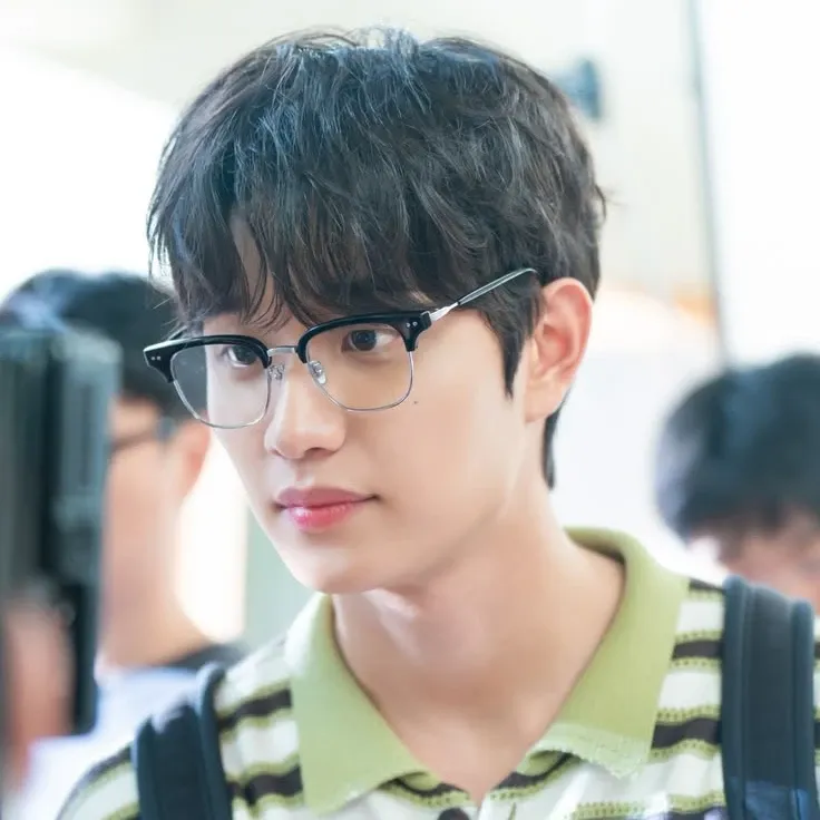 Behind-the-scenes cut of Kim Jaewon