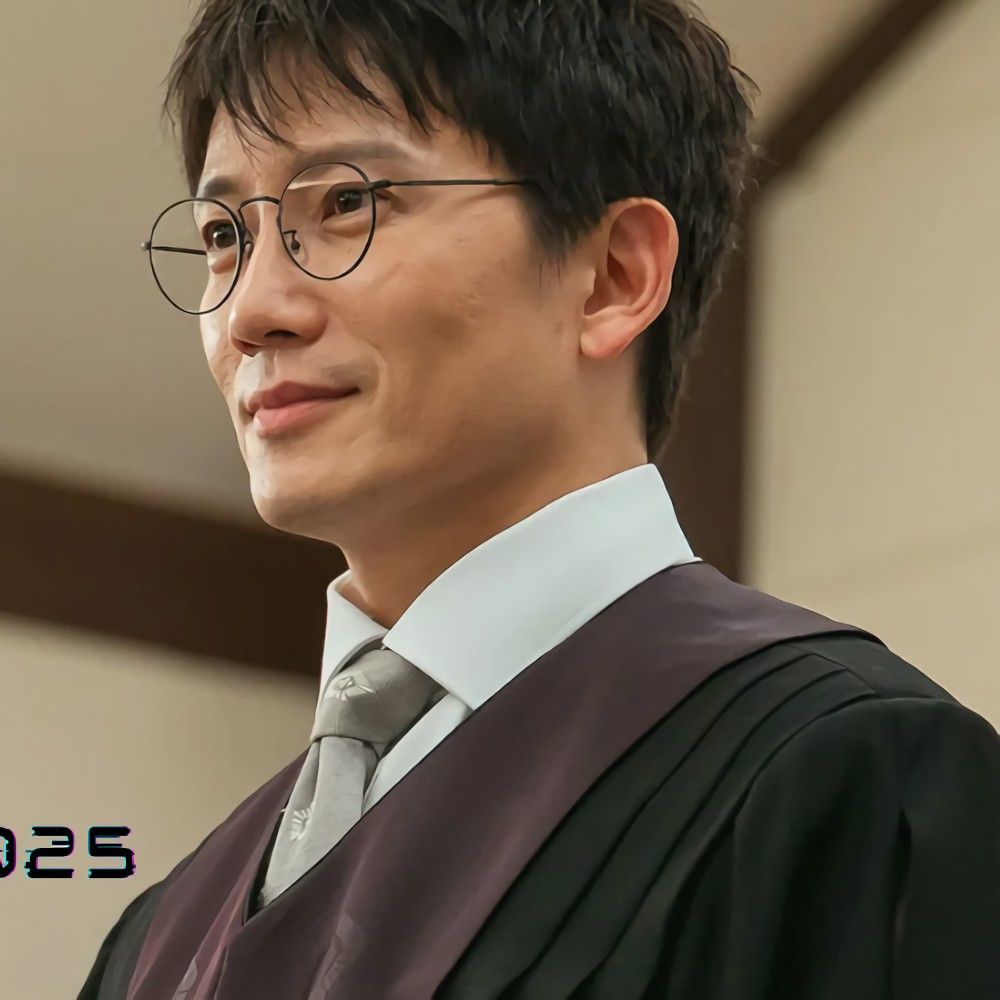 Behind-the-scenes cut of Ji Sung