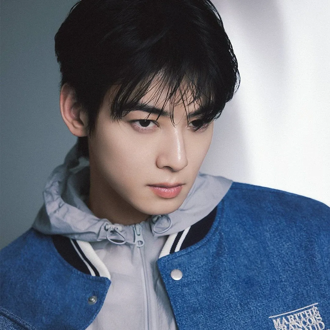 Latest photo of Cha Eunwoo