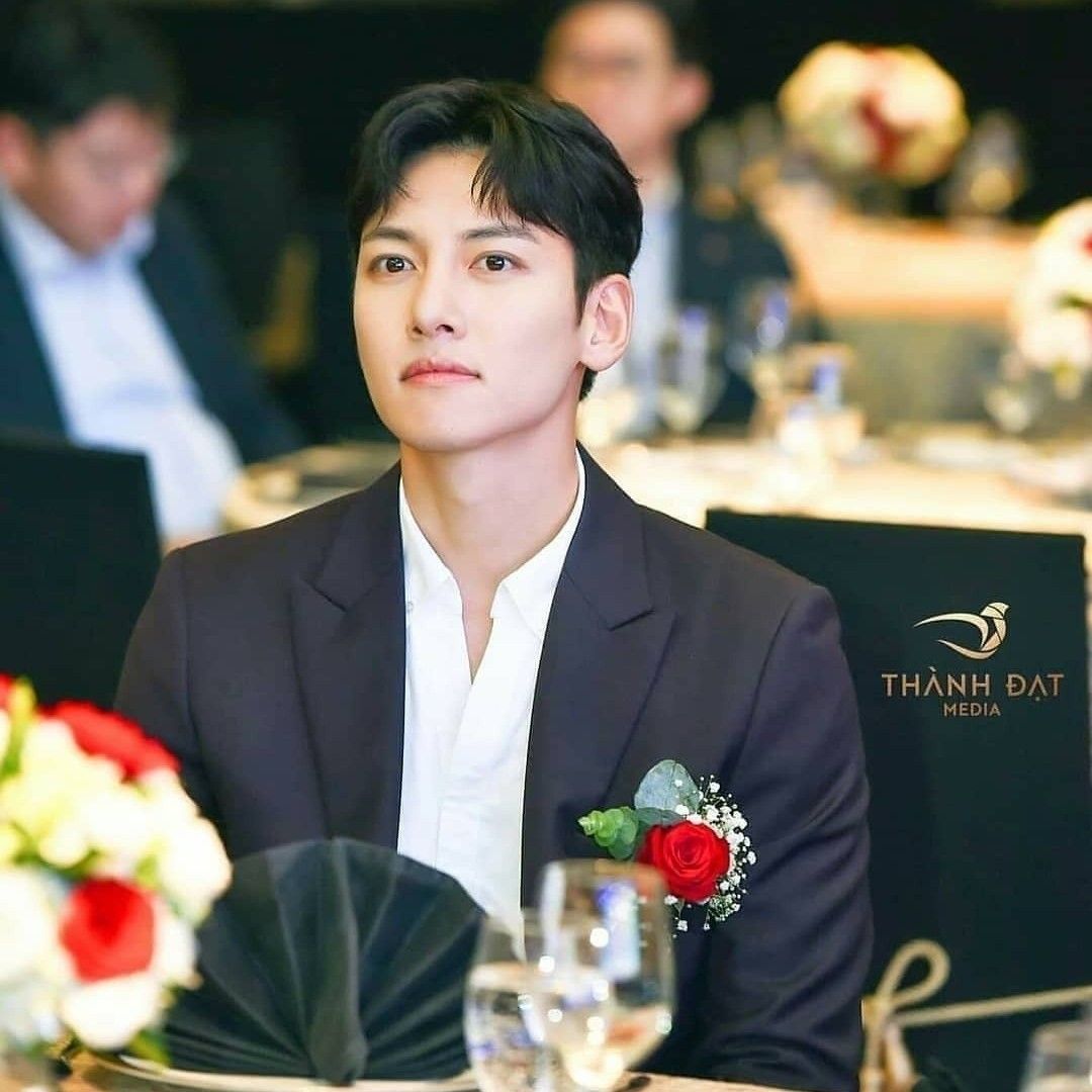 粉丝拍下的池昌旭瞬间