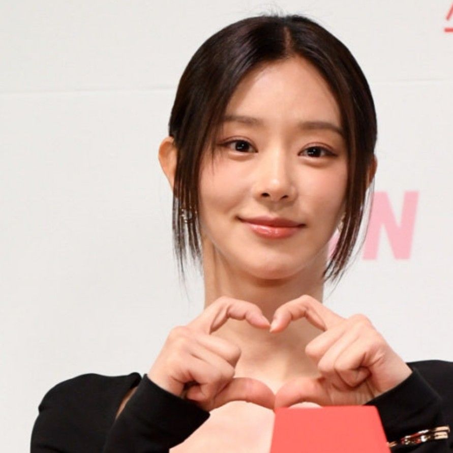 Behind-the-scenes cut of Lee Joobeen